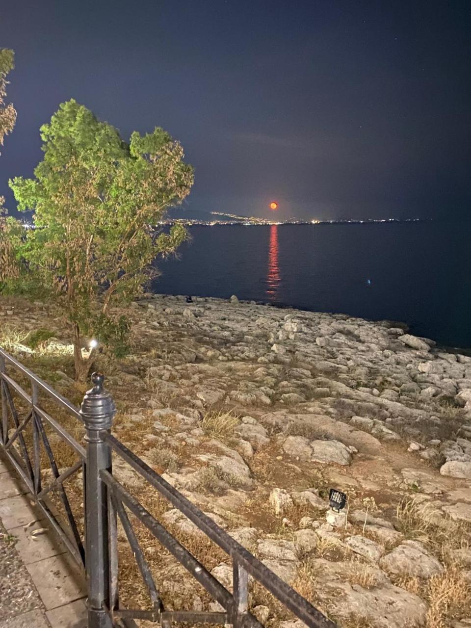 Apartament Mia'S Seaside Penthouse - Panoramic View Pireus Zewnętrze zdjęcie